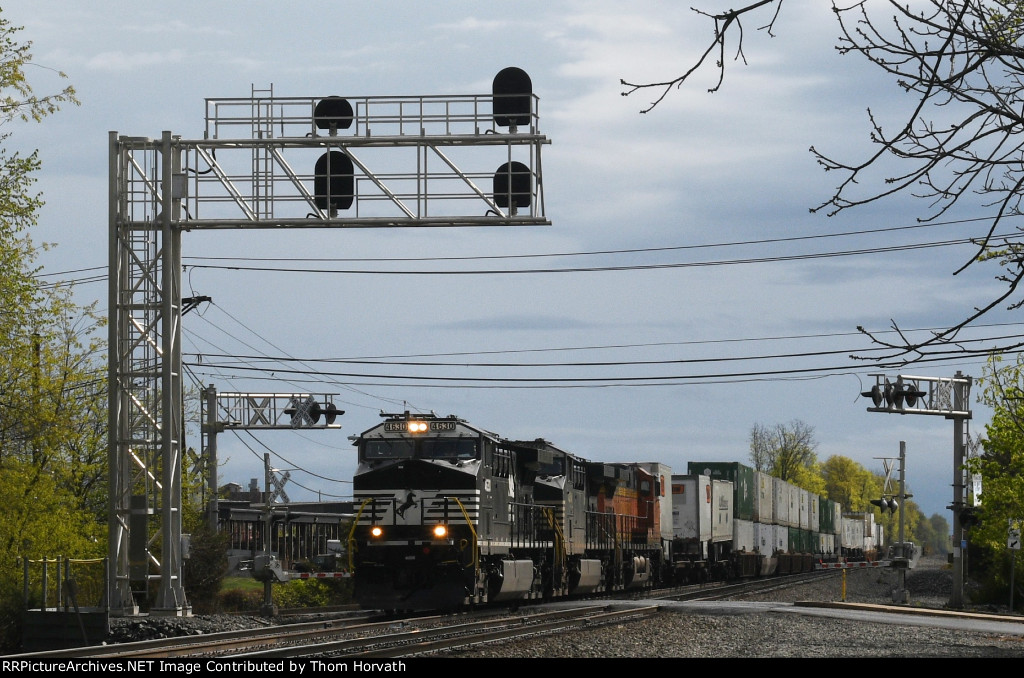 NS 29G, ex 21M, heads west on LEHL's MAIN 1 with TOFCs & COFCs